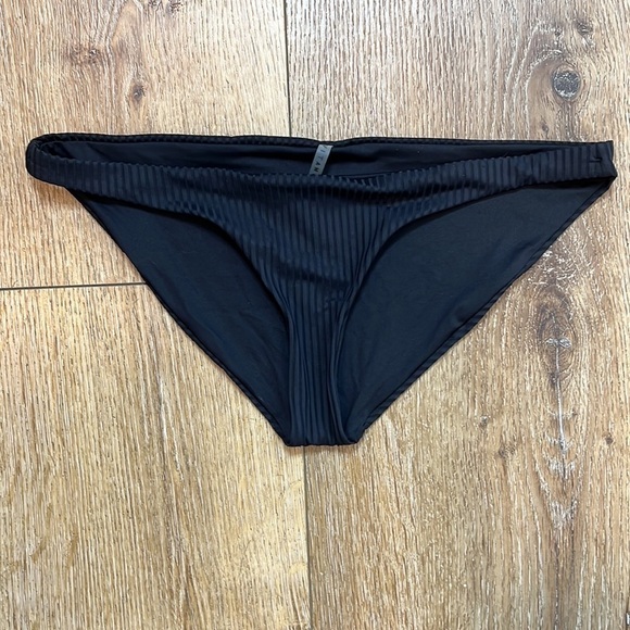 Vitamin A Black Bikini Set RTM - Picture 5 of 8